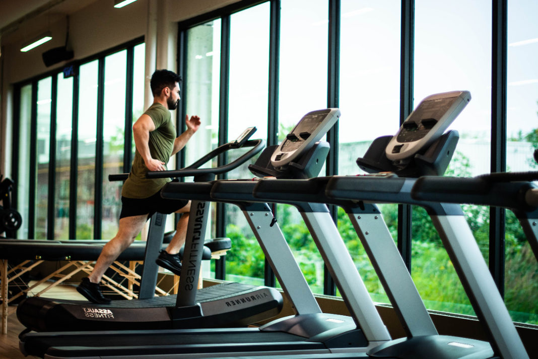 Courir sur tapis de course